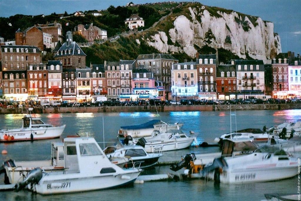 Logement A Deux Pas De La Plage Et Des Commerces Le Treport Ngoại thất bức ảnh